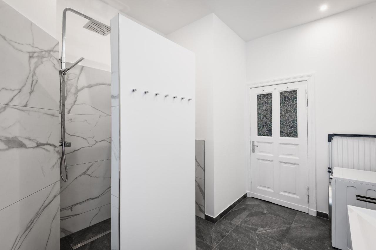 Riesiges Apartment Nahe Kudamm Sehr Schoner Altbau 123M2 Gross 12 Gaste 柏林 外观 照片
